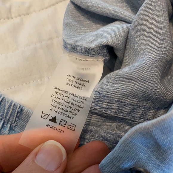 Chambray Paperbag Shorts Size XS Like New Vince Camuto - Picture 6 of 8